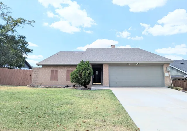 Photo 1 of Single family home for sale at 2727 Colonial Dr, Carrollton, TX 75007 | MLS# 21380289 | Listing updated on 2026-09-25
