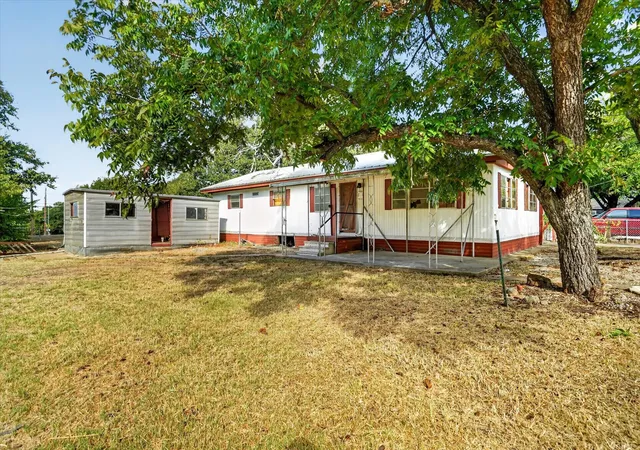 Photo 3 of Manufactured home for sale at 161 Arlington St, Whitney, TX 76692 | MLS# 21380034 | Listing updated on 2026-09-08