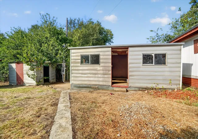 Photo 3 of Manufactured home for sale at 161 Arlington St, Whitney, TX 76692 | MLS# 21380034 | Listing updated on 2026-09-08