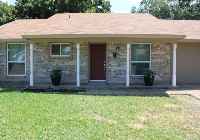 Photo 2 of Single family home for sale at 918 Heritage Cir, Garland, TX 75043 | MLS# 21380314 | Listing updated on 2026-09-10
