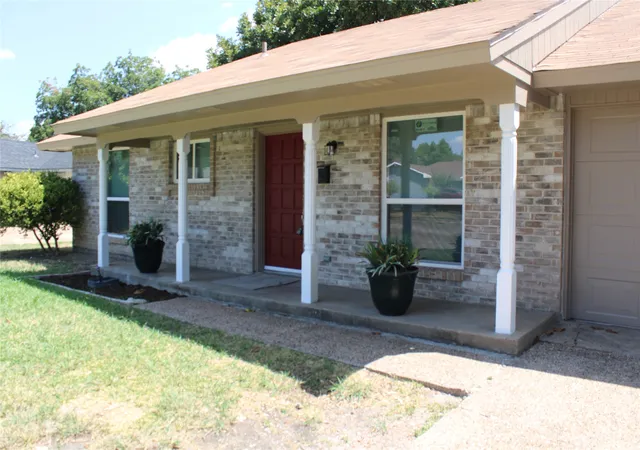 Photo 3 of Single family home for sale at 918 Heritage Cir, Garland, TX 75043 | MLS# 21380314 | Listing updated on 2026-09-10