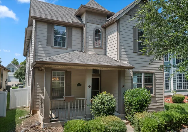 Photo 2 of Single family home for sale at 1905 Brown Thrasher Blvd, Savannah, TX 76227 | MLS# 21380145 | Listing updated on 2026-09-14