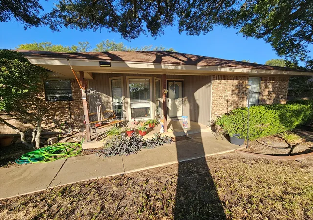 Photo 3 of Single family home for sale at 1418 Prairie Wind, Stephenville, TX 76401 | MLS# 21372953 | Listing updated on 2026-09-29