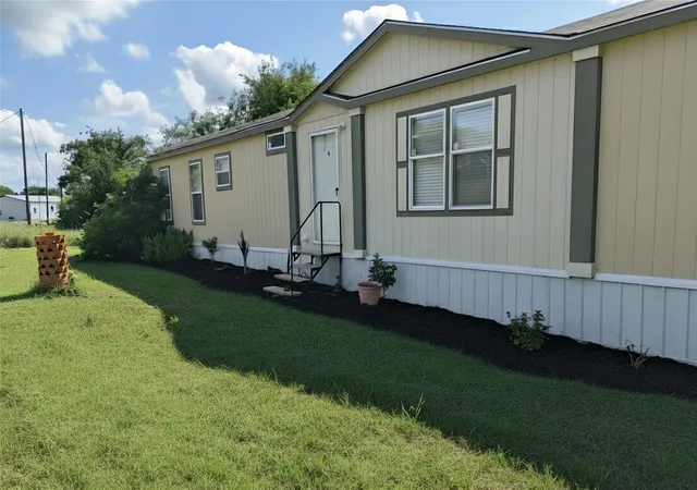 Manufactured home for sale at 237 High Blf Dr, Bridgeport, TX 76426 | MLS# 21378087