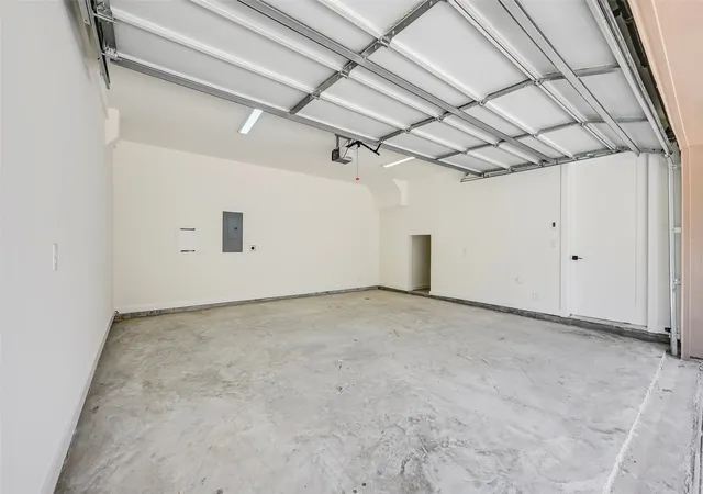 Photo 4 of Townhouse for sale at 2247 Mail Ave #102, Dallas, TX 75235 | MLS# 21380378 | Listing updated on 2026-09-08