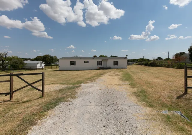 Photo 1 of Manufactured home for sale at 206 Creekview Meadows Ct, Springtown, TX 76082 | MLS# 21380408 | Listing updated on 2026-09-11