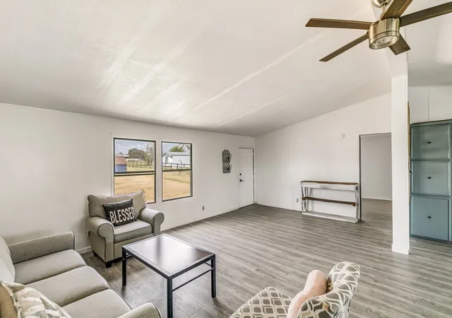 Photo 3 of Manufactured home for sale at 206 Creekview Meadows Ct, Springtown, TX 76082 | MLS# 21380408 | Listing updated on 2026-09-11