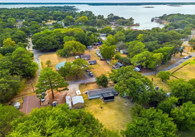 Photo 2 of Manufactured home for sale at 182 Big Chief Dr, Gun Barrel City, TX 75156 | MLS# 21372195 | Listing updated on 2026-09-29