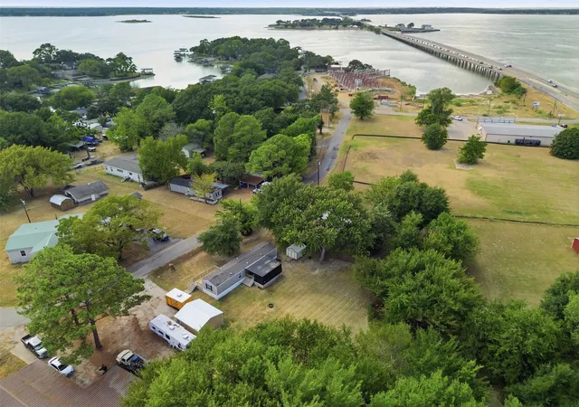 Photo 3 of Manufactured home for sale at 182 Big Chief Dr, Gun Barrel City, TX 75156 | MLS# 21372195 | Listing updated on 2026-09-29