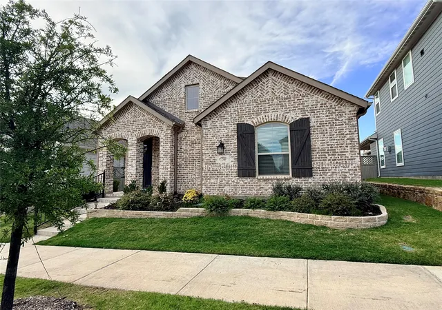 Photo 2 of Single family home for sale at 2340 Gray Dr, Justin, TX 76247 | MLS# 21380423 | Listing updated on 2026-09-28
