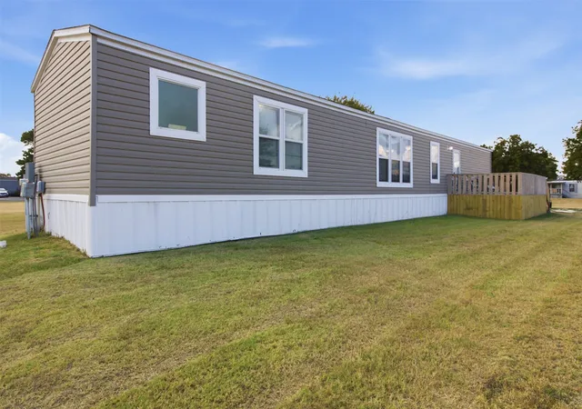 Photo 3 of Manufactured home for sale at 433 Anchor Ln, Gun Barrel City, TX 75156 | MLS# 21372210 | Listing updated on 2026-09-13