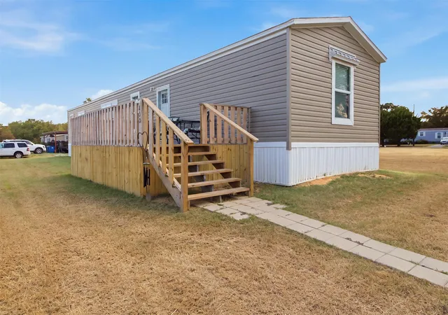 Photo 3 of Manufactured home for sale at 433 Anchor Ln, Gun Barrel City, TX 75156 | MLS# 21372210 | Listing updated on 2026-09-13