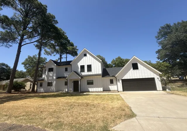 Photo 1 of Single family home for sale at 138 Sunset Dr, Gun Barrel City, TX 75156 | MLS# 21380437 | Listing updated on 2026-09-08