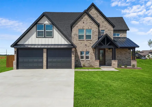 Photo 2 of Single family home for sale at 205 Spade Ranch Rd, Trinidad, TX 75163 | MLS# 21377709 | Listing updated on 2026-10-02