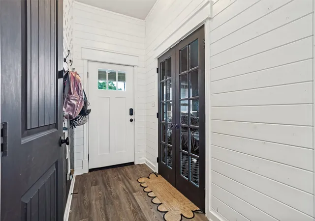 Photo 2 of Single family home for sale at 2324 Creek Dr, Granbury, TX 76048 | MLS# 21377993 | Listing updated on 2026-09-28