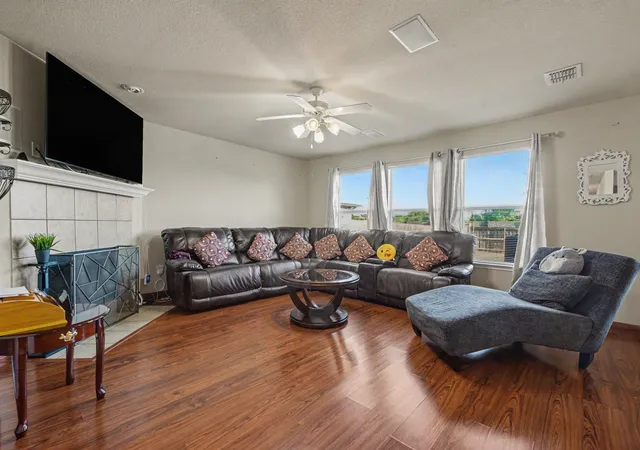 Photo 2 of Single family home for sale at 2002 Pin Oak Trl, Anna, TX 75409 | MLS# 21376547 | Listing updated on 2026-09-09