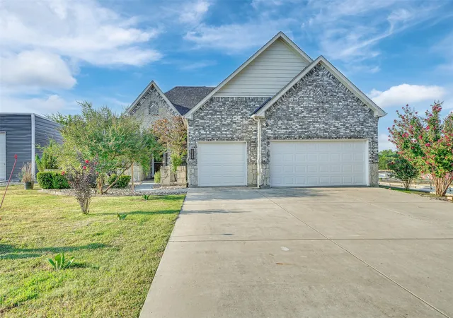 Photo 3 of Single family home for sale at 701 Overland Trl, Mc Kinney, TX 75071 | MLS# 21374632 | Listing updated on 2026-09-12