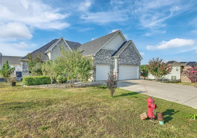Photo 3 of Single family home for sale at 701 Overland Trl, Mc Kinney, TX 75071 | MLS# 21374632 | Listing updated on 2026-09-12