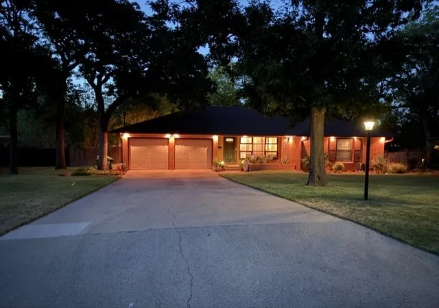 Photo 3 of Single family home for sale at 1403 Greenwood Dr, Denton, TX 76209 | MLS# 21374013 | Listing updated on 2026-09-13