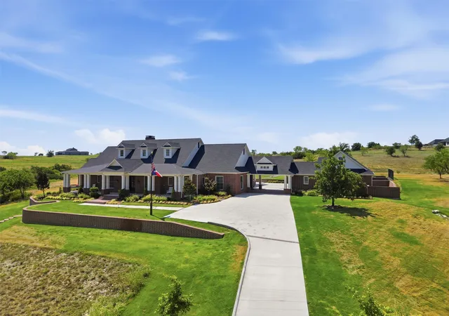Photo 2 of Sale Pending at 3023 Winding Crk Trl, Aledo, TX 76008 | MLS# 21365390 | Listing updated on 2026-09-30