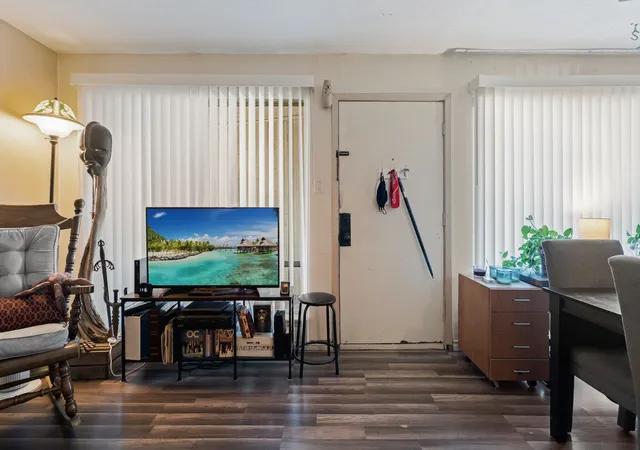 Listing Photo 5 - Condo for sale in building located at 5001 Bowser Ave, Dallas, TX 75209 - Unit #115