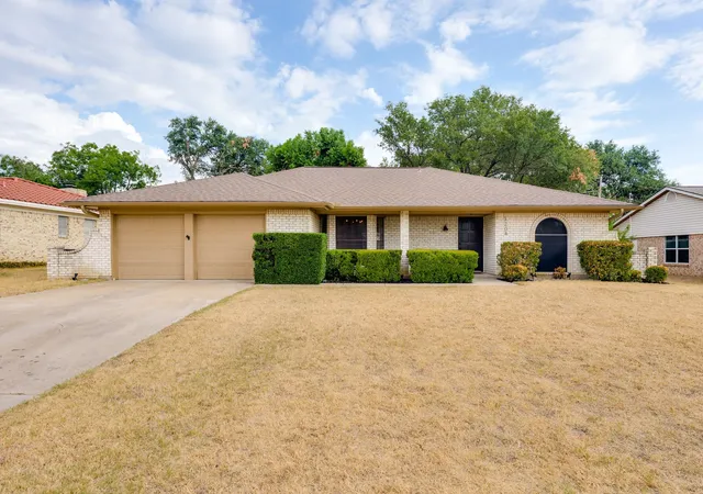 Photo 1 of Single family home for sale at 3204 Ashford Ave, Fort Worth, TX 76133 | MLS# 21375253 | Listing updated on 2026-09-09