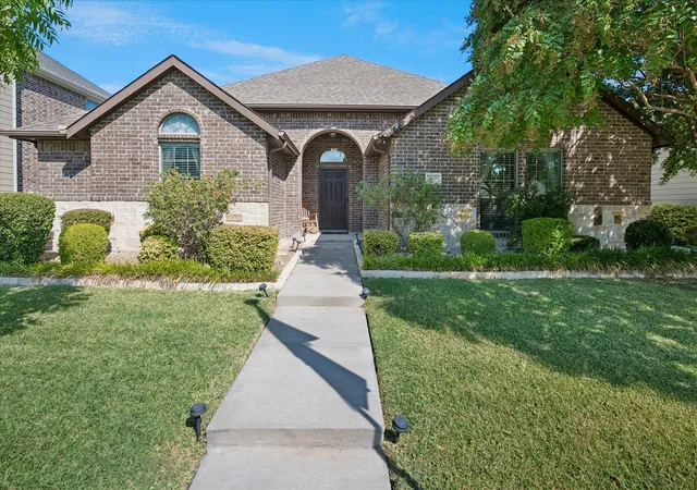 Photo 1 of Single family home for sale at 8821 Davis St, Rowlett, TX 75088 | MLS# 21377939 | Listing updated on 2026-09-09