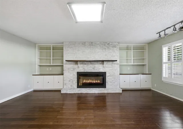Photo 4 of Single family home for sale at 5614 Pecos Ct, Granbury, TX 76049 | MLS# 21380271 | Listing updated on 2026-10-04