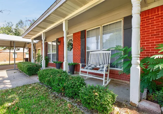 Photo 1 of Single family home for sale at 105 Murray St, Joshua, TX 76058 | MLS# 21378828 | Listing updated on 2026-09-11