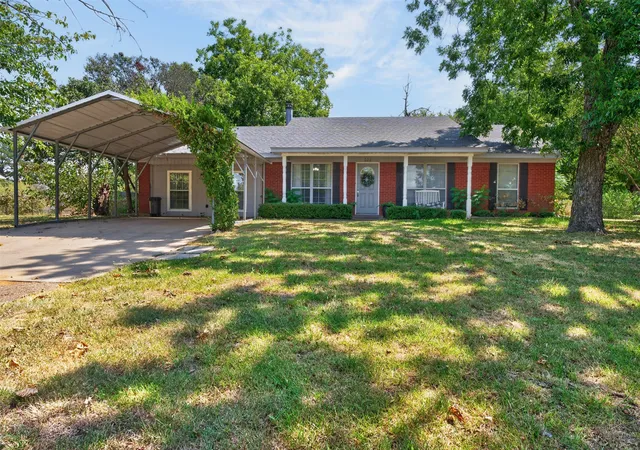 Photo 3 of Single family home for sale at 105 Murray St, Joshua, TX 76058 | MLS# 21378828 | Listing updated on 2026-09-11