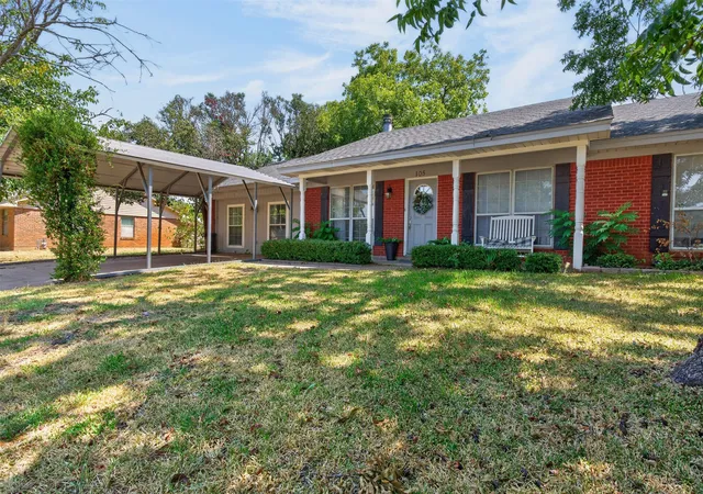 Photo 3 of Single family home for sale at 105 Murray St, Joshua, TX 76058 | MLS# 21378828 | Listing updated on 2026-09-11