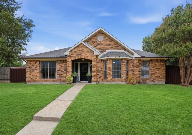 Photo 2 of Sale Pending at 4917 Orchard Dr, Sachse, TX 75048 | MLS# 21379708 | Listing updated on 2026-09-30