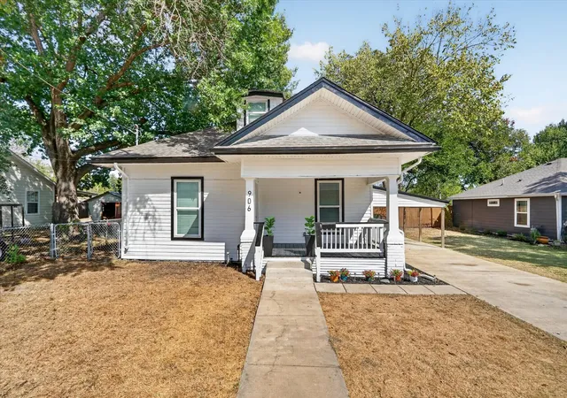 Photo 1 of Single family home for sale at 906 Catherine St, Terrell, TX 75160 | MLS# 21379239 | Listing updated on 2026-10-04