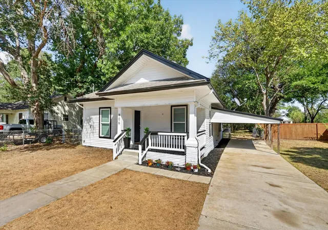 Photo 2 of Single family home for sale at 906 Catherine St, Terrell, TX 75160 | MLS# 21379239 | Listing updated on 2026-10-04