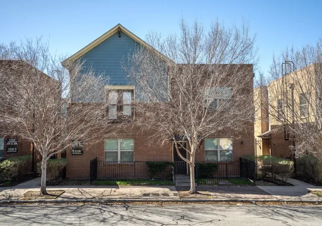 Photo 3 of Single family home for sale at 104 College Ave, Fort Worth, TX 76104 | MLS# 21380524 | Listing updated on 2026-09-08