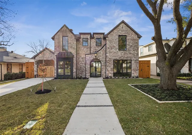 Photo 1 of Single family home for sale at 6860 Southridge Dr, Dallas, TX 75214 | MLS# 21380552 | Listing updated on 2026-09-09