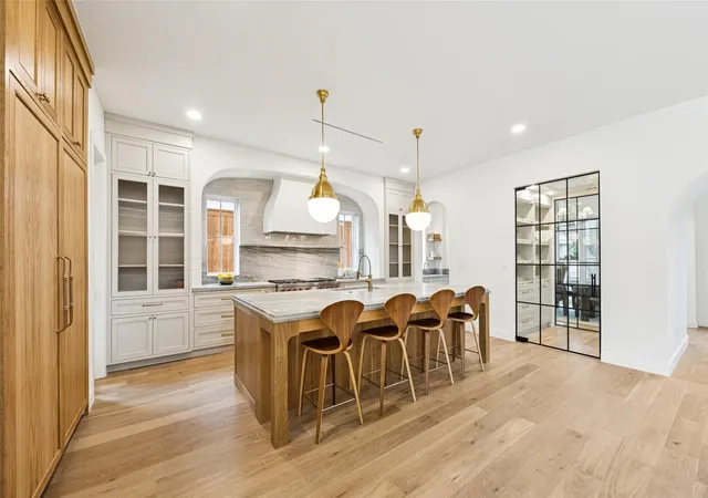 Photo 4 of Single family home for sale at 6860 Southridge Dr, Dallas, TX 75214 | MLS# 21380552 | Listing updated on 2026-09-09