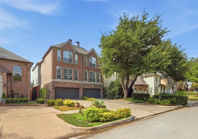 Townhouse for sale at 4811 Lafayette Ave, Fort Worth, TX 76107 | MLS# 21378527