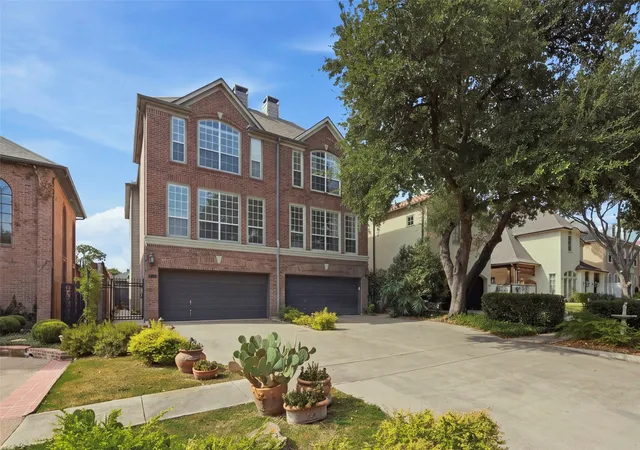 Photo 3 of Townhouse for sale at 4811 Lafayette Ave, Fort Worth, TX 76107 | MLS# 21378527 | Listing updated on 2026-09-22