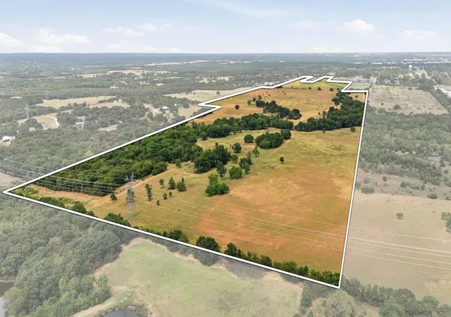 Photo 4 of Land for sale at 544 W Fm 902, Collinsville, TX 76233 | MLS# 21367808 | Listing updated on 2026-09-10