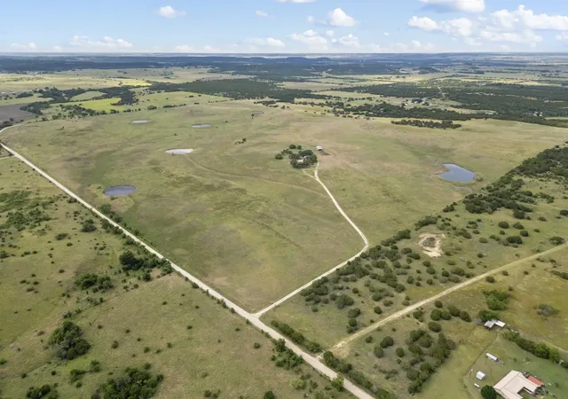 Photo 4 of House for sale at 1806 County Rd 2425, Iredell, TX 76649 | MLS# 21380589 | Listing updated on 2026-09-08