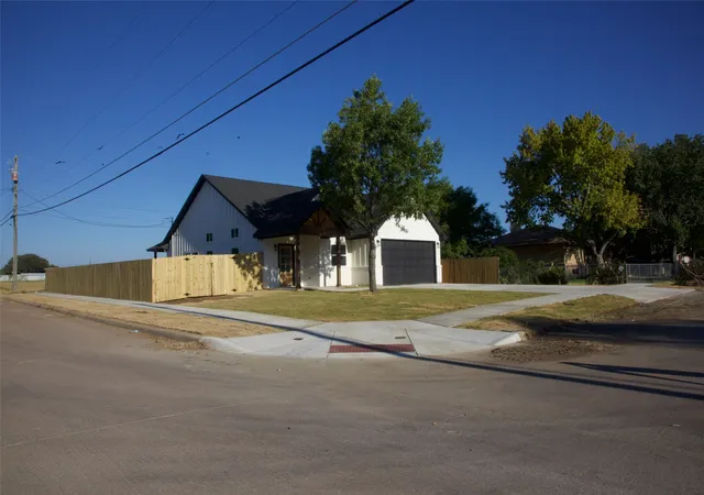Single family home for sale at 9432 Prairieview Dr, Fort Worth, TX 76134 | MLS# 21380567 | Listing updated on 2026-10-05