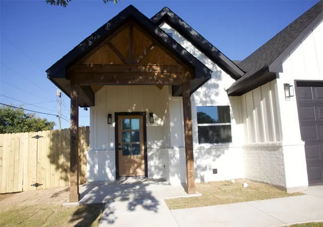 Photo 2 of Single family home for sale at 9432 Prairieview Dr, Fort Worth, TX 76134 | MLS# 21380567 | Listing updated on 2026-10-05