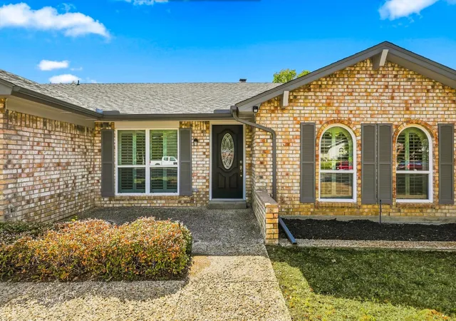 Photo 3 of Sale Pending at 2857 Hurstview Dr, Hurst, TX 76054 | MLS# 21380533 | Listing updated on 2026-09-24