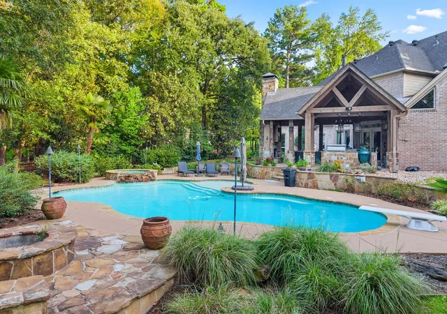 Photo 2 of Sale Pending at 1950 Stonehill Dr, Tyler, TX 75703 | MLS# 21380582 | Listing updated on 2026-10-02