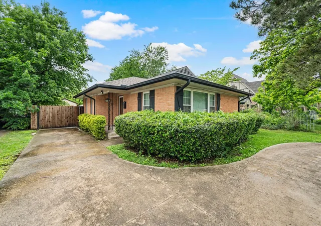 Photo 1 of Single family home for sale at 6644 Fisher Rd, Dallas, TX 75214 | MLS# 21380632 | Listing updated on 2026-09-12