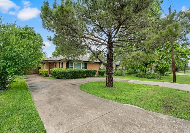 Photo 2 of Single family home for sale at 6644 Fisher Rd, Dallas, TX 75214 | MLS# 21380632 | Listing updated on 2026-09-12