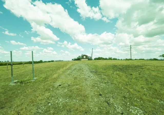 Photo 4 of Manufactured home for sale at 131 Clover Ct, Hubbard, TX 76648 | MLS# 21367152 | Listing updated on 2026-09-09