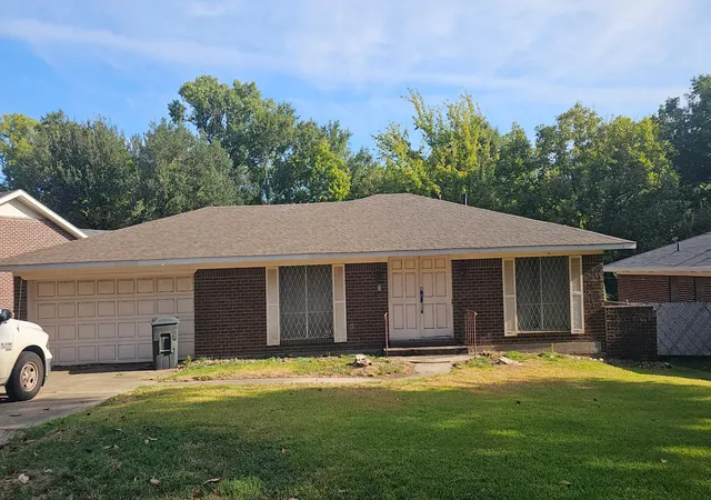 Single family home for sale at 133 Holcomb Dr, Shreveport, LA 71103 | MLS# 21380318