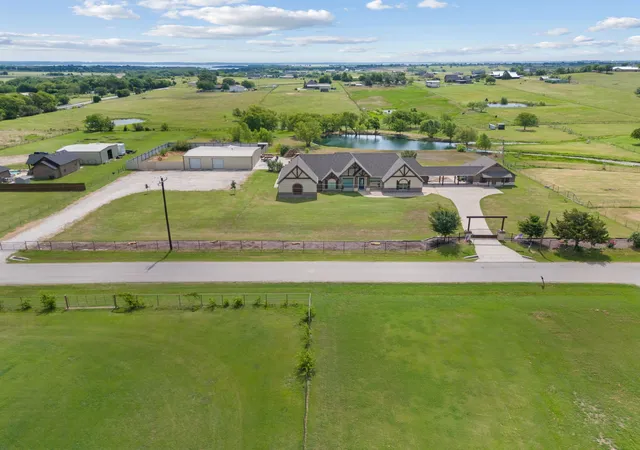Photo 1 of Mansion for sale at 12190 Marion Rd, Sanger, TX 76266 | MLS# 21377181 | Listing updated on 2026-09-11